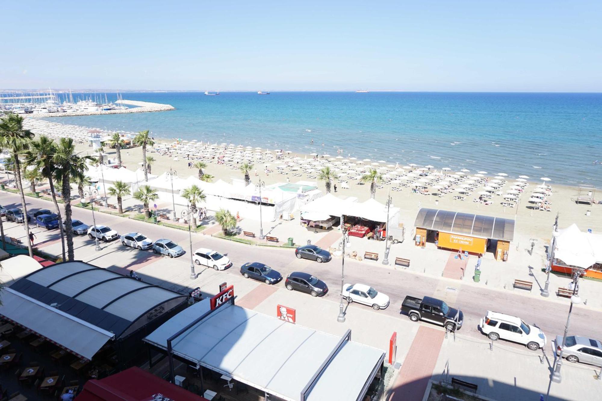 Lazuli Sea View Beachfront Ap 21 Larnaca Bagian luar foto