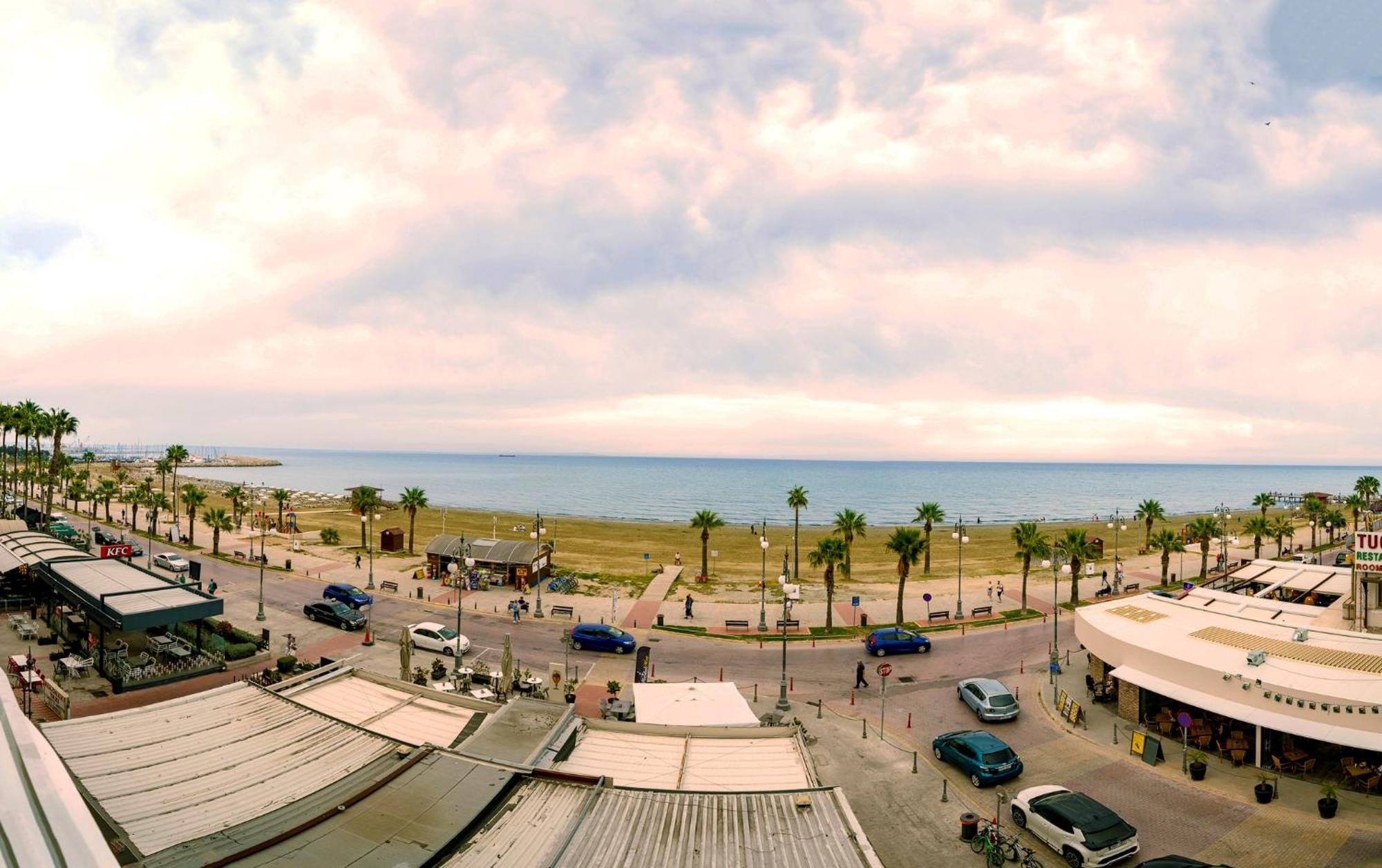 Lazuli Sea View Beachfront Ap 21 Larnaca Bagian luar foto