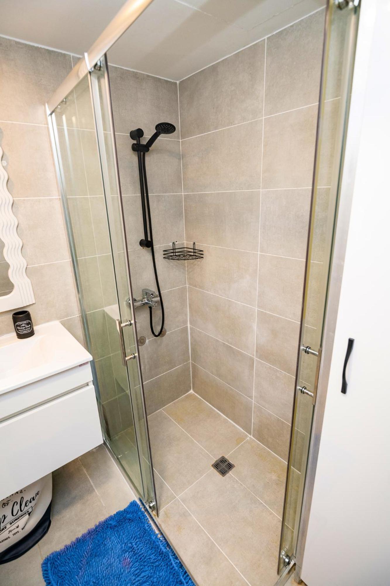 Lazuli Sea View Beachfront Ap 21 Larnaca Bagian luar foto