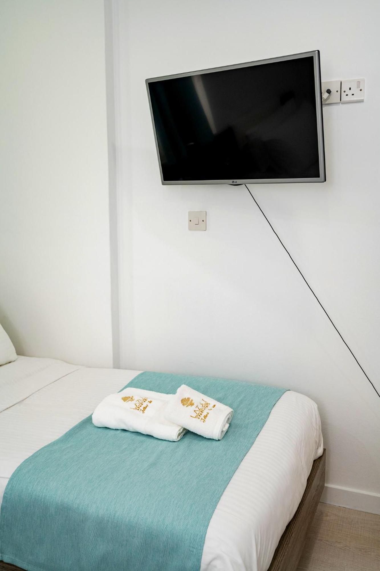 Lazuli Sea View Beachfront Ap 21 Larnaca Bagian luar foto