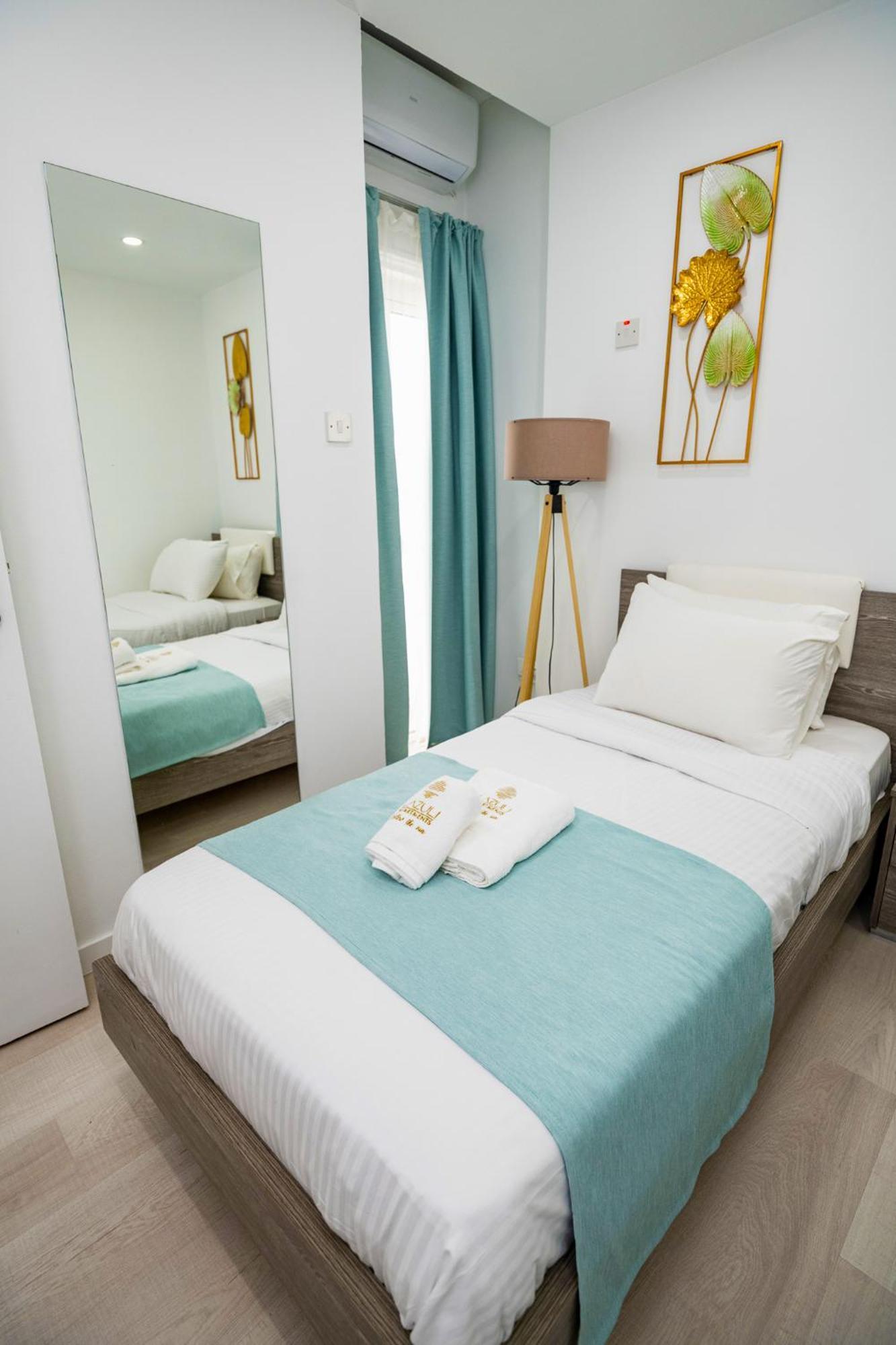Lazuli Sea View Beachfront Ap 21 Larnaca Bagian luar foto