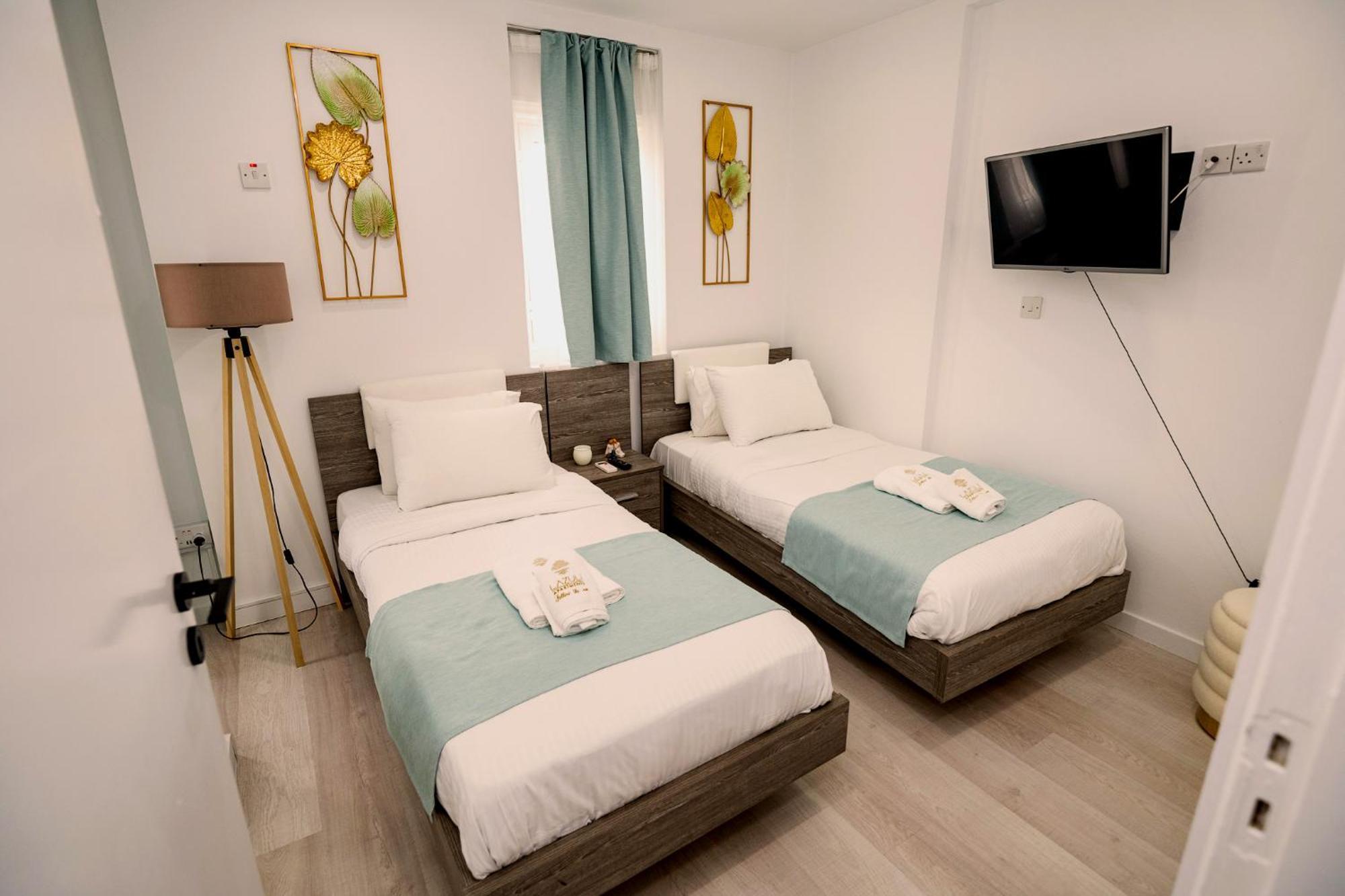 Lazuli Sea View Beachfront Ap 21 Larnaca Bagian luar foto