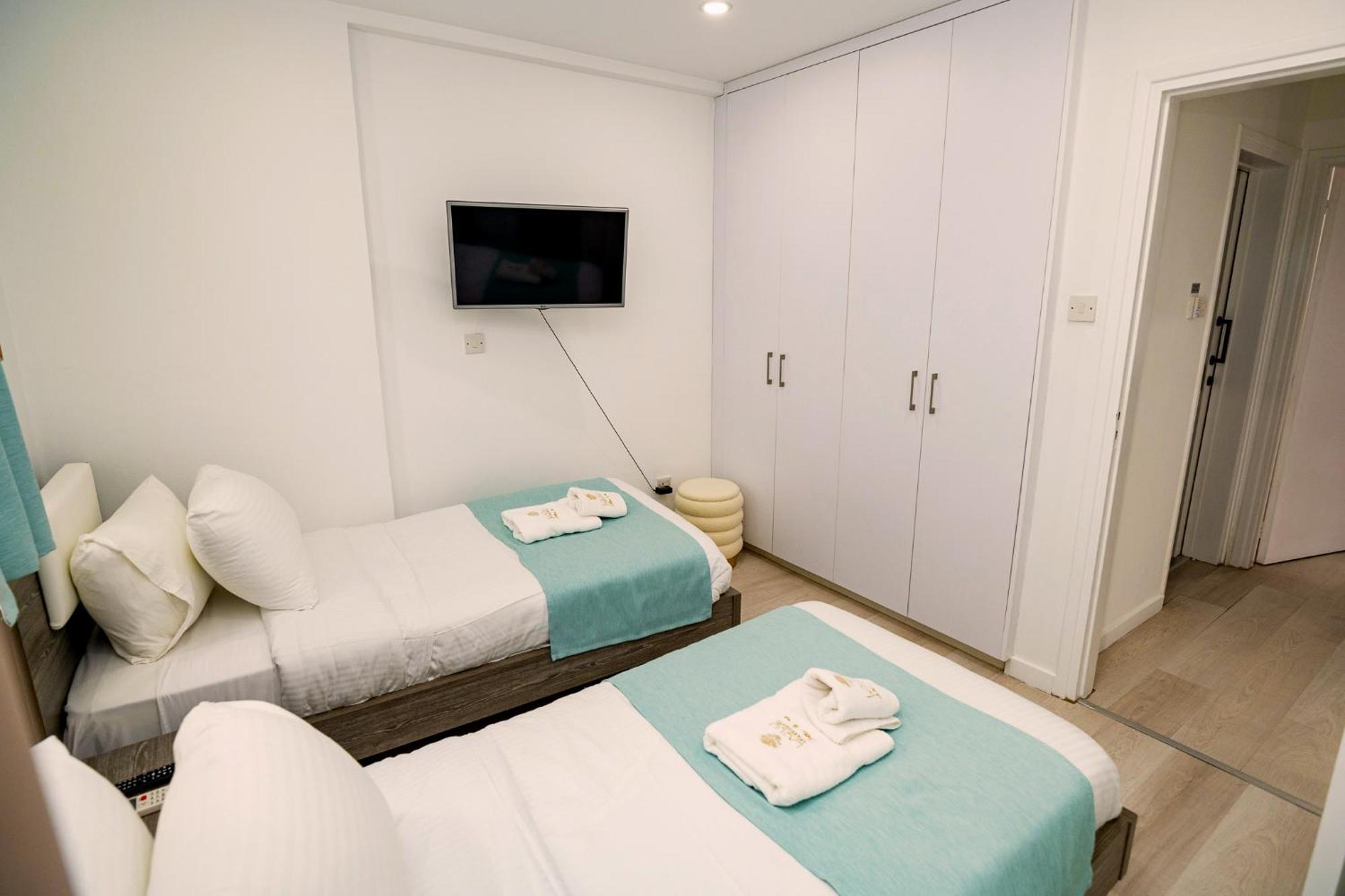Lazuli Sea View Beachfront Ap 21 Larnaca Bagian luar foto