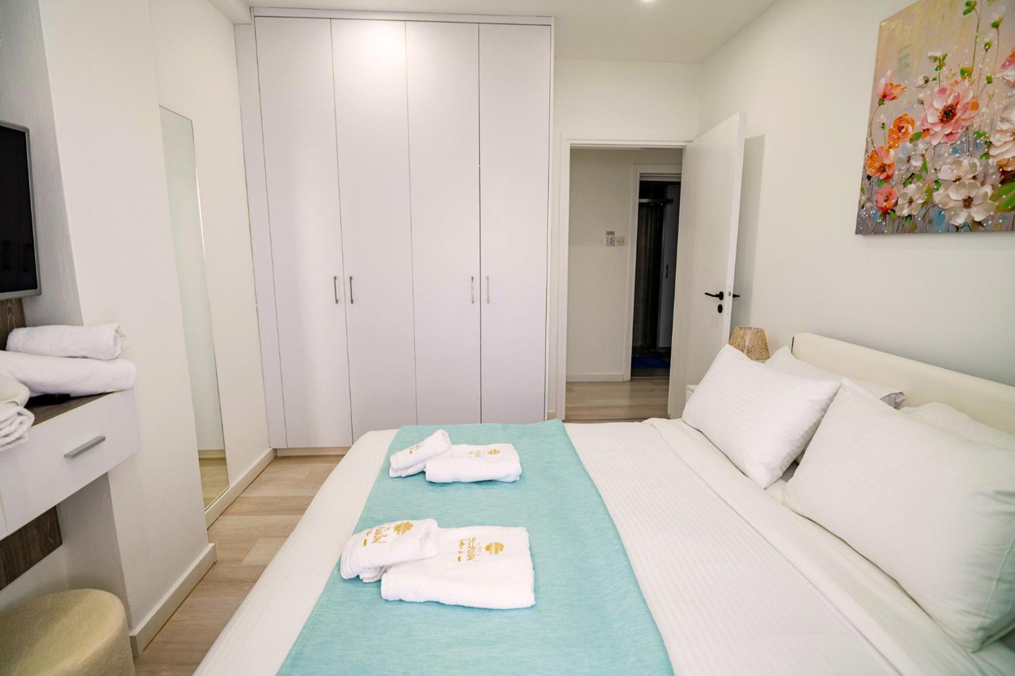 Lazuli Sea View Beachfront Ap 21 Larnaca Bagian luar foto